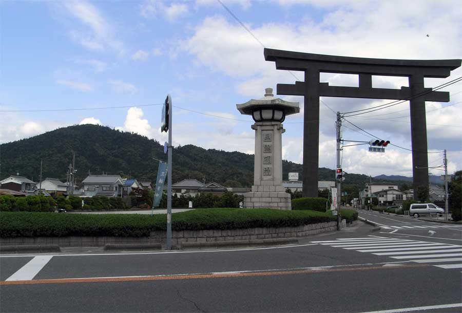大神神社の大鳥居