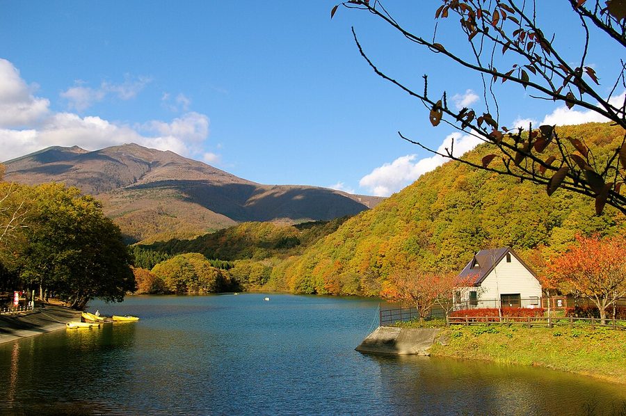 長老湖と不忘山