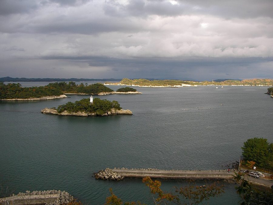 松島湾に浮かぶ桂島