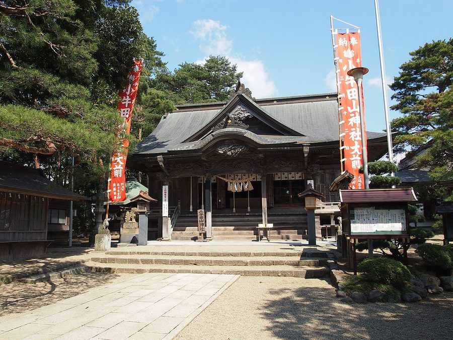 小牛田山神社の拝殿