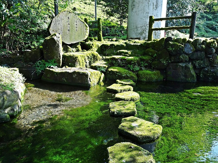 出の山湧水