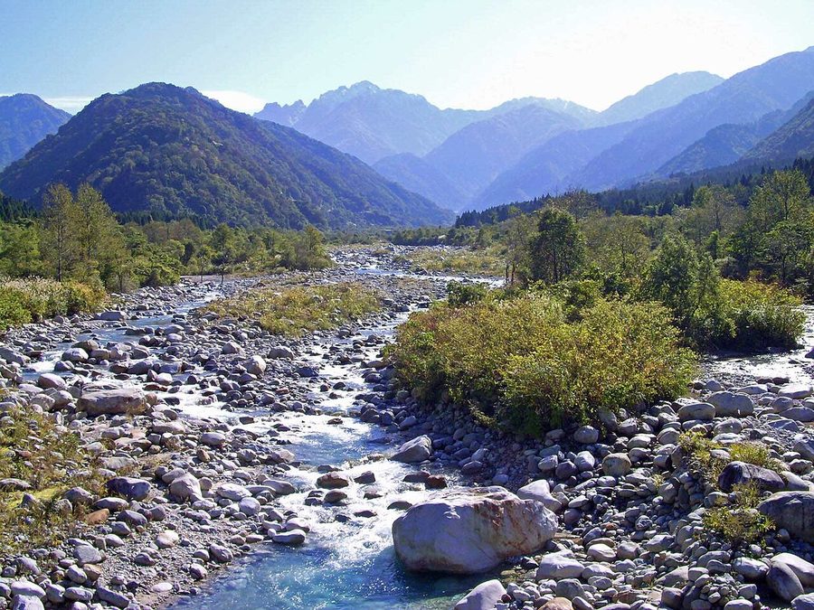 伊折橋から見た早月川中流