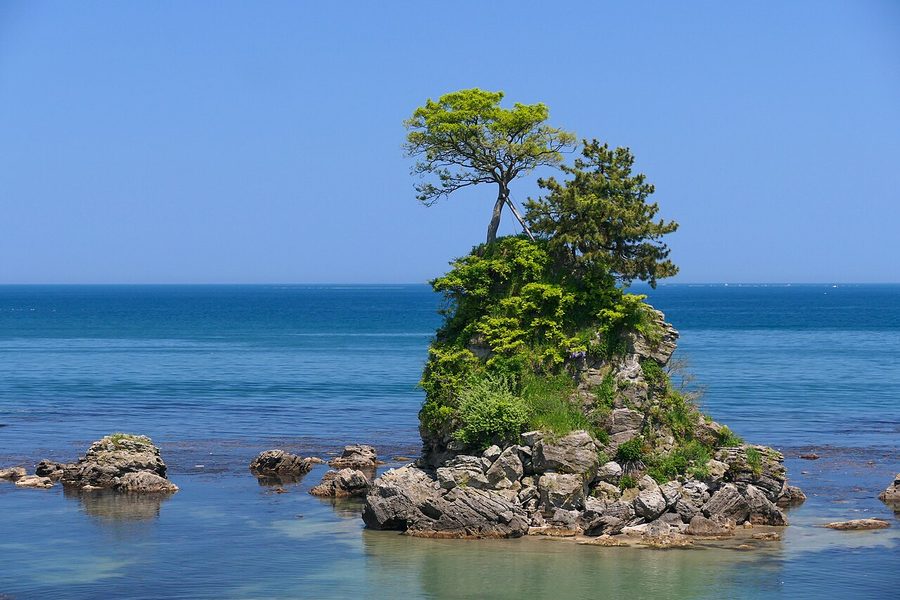 雨晴海岸の女岩