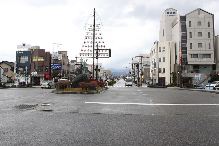 魚津駅前の広場