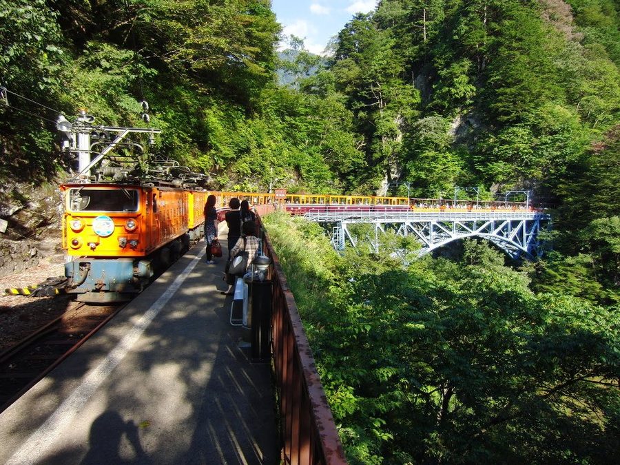 黒部峡谷鉄道のトロッコ電車