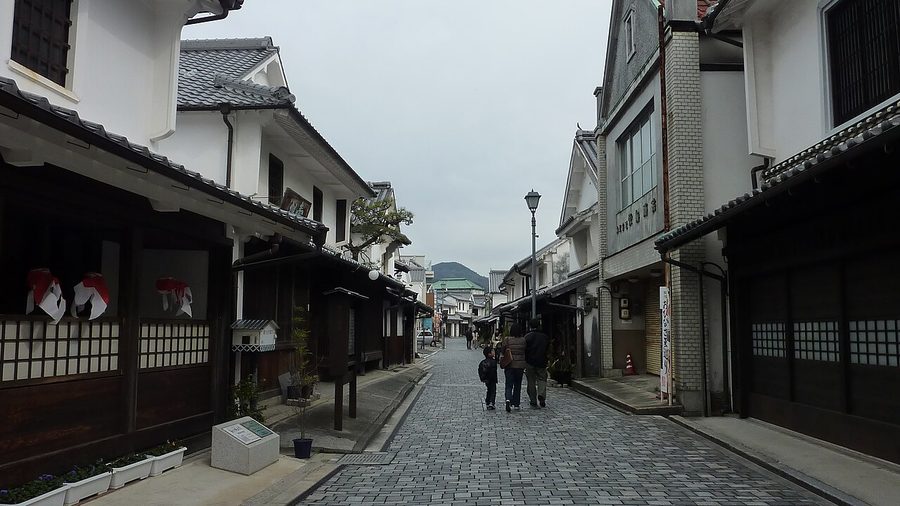 白壁の町並み