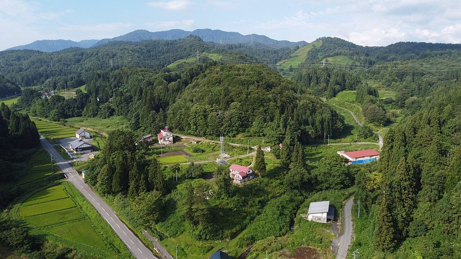 町内次年子地区の山あいの集落