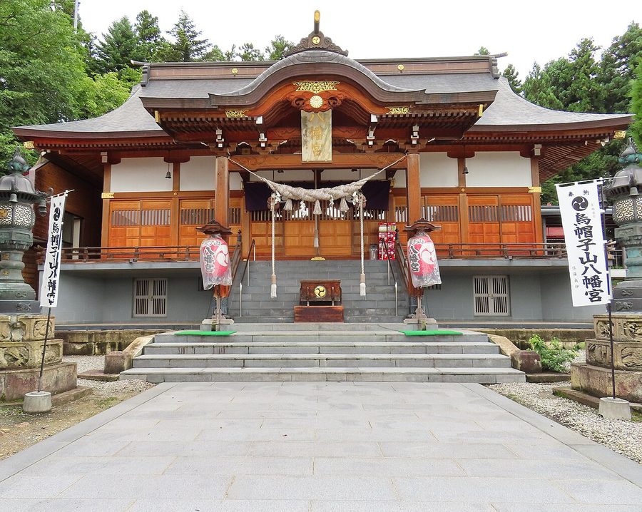 烏帽子山八幡宮の社殿正面