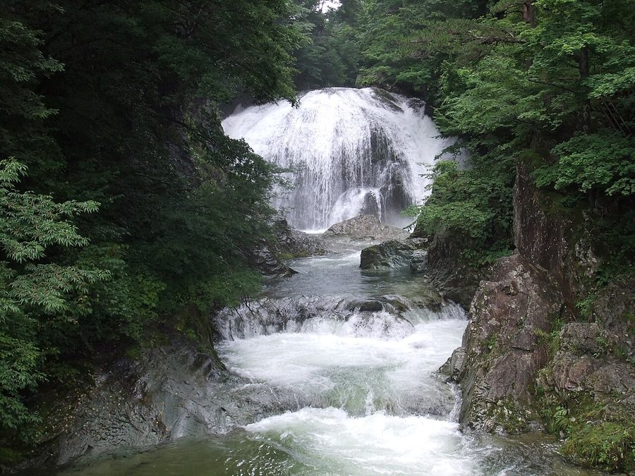 関山大滝（東根の大滝）