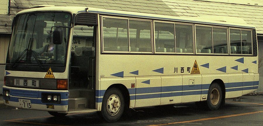 川西町のスクールバス