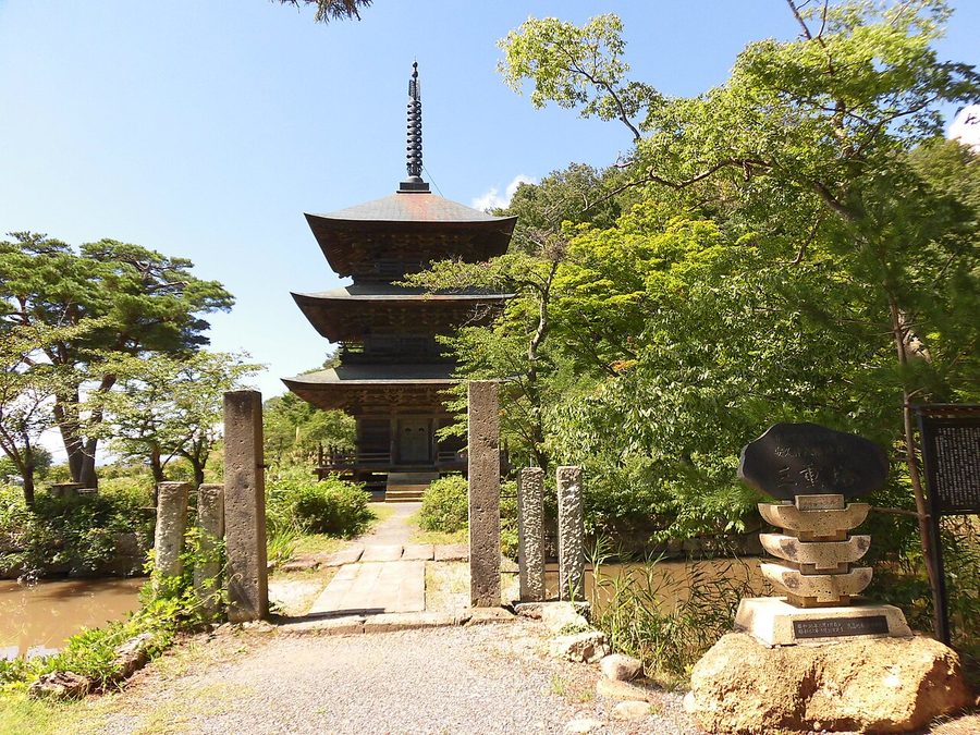 安久津八幡神社の三重塔