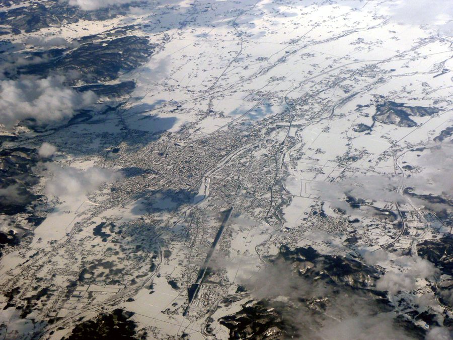 米沢盆地の空撮(冬)