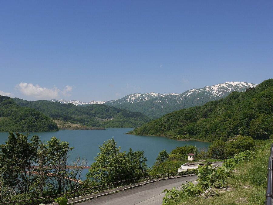 月山湖