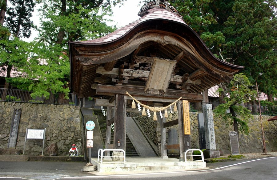岩根沢三山神社の唐門