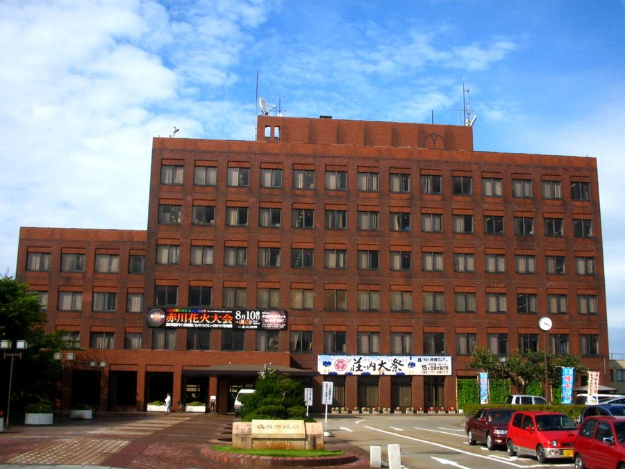 鶴岡市役所の庁舎