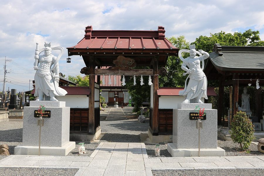 正行寺(中央市)の山門