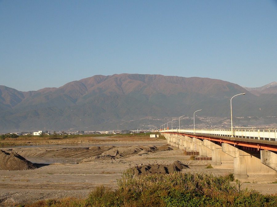 浅原橋から望む櫛形山