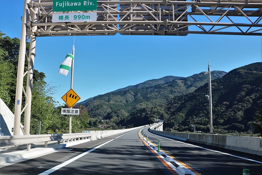 中部横断自動車道の富士川橋（橋長990m）