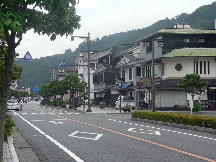 身延山久遠寺の門前に続く仲見世通り