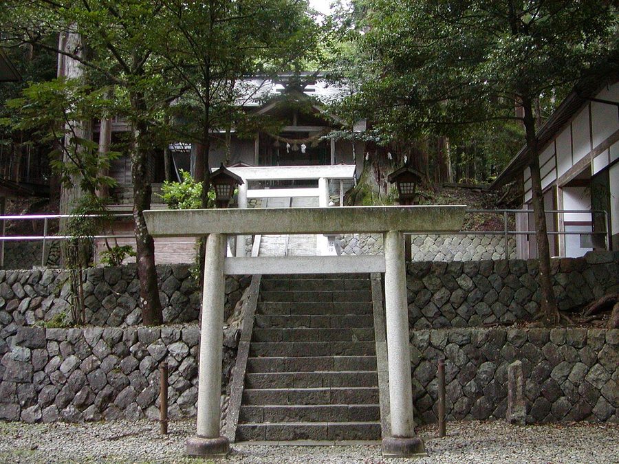 神田神社の鳥居と社殿