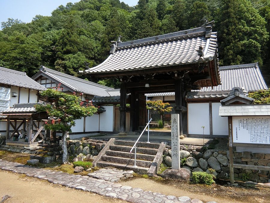 可成寺の山門