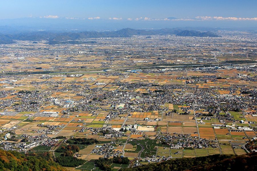 池田山から見た池田町と揖斐川