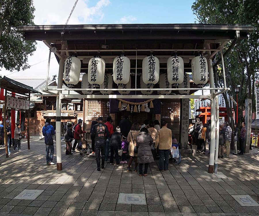 千代保稲荷神社の参道