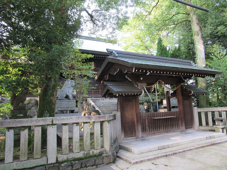 八幡神社(笠松町)の社殿と狛犬