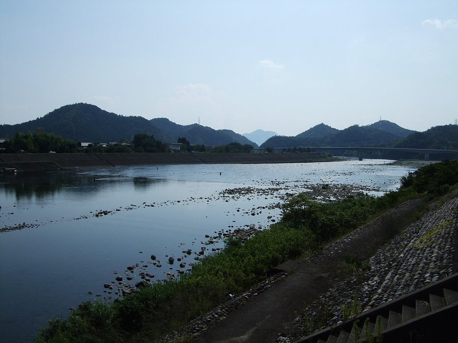 市内を流れる長良川
