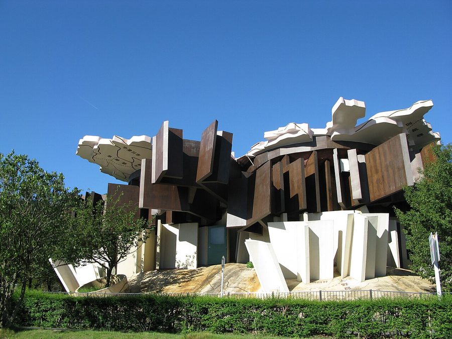 養老天命反転地の建物