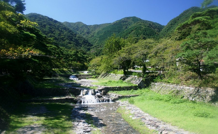 養老公園内の滝谷