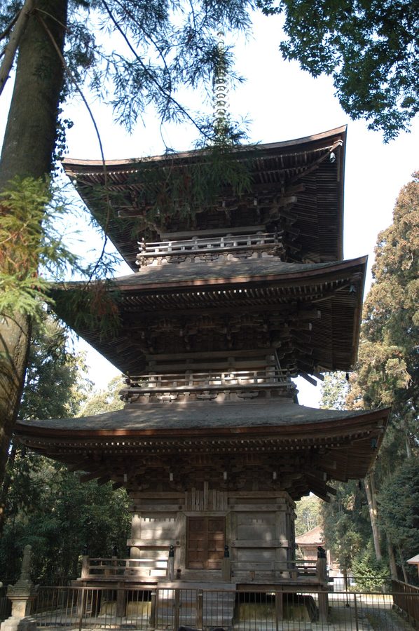 本山寺の三重塔