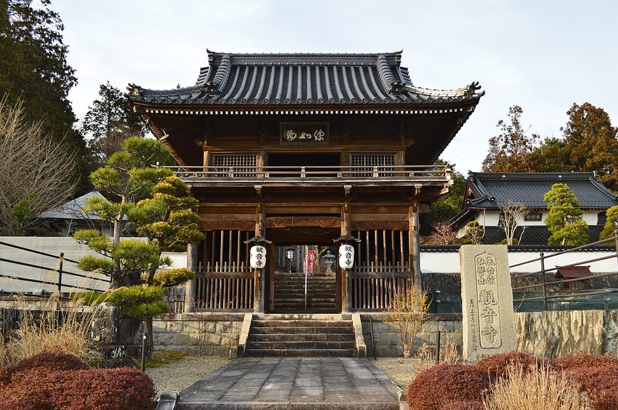 観音寺の山門