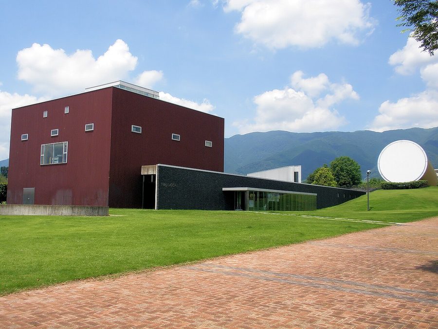 奈義町現代美術館(Nagi MOCA)の外観
