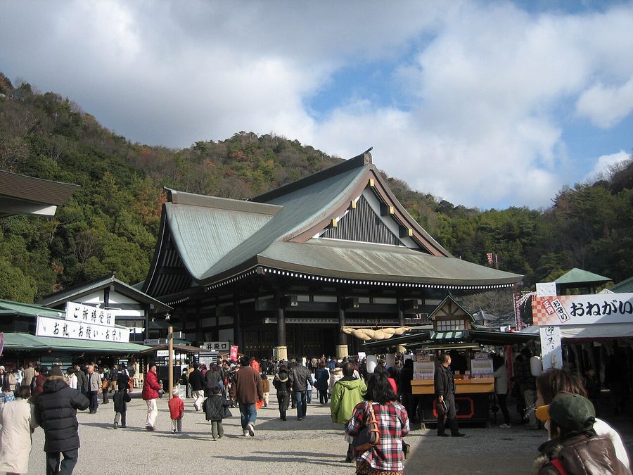 最上稲荷の霊光殿