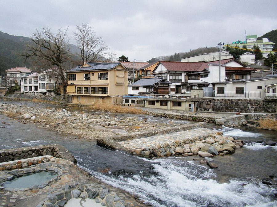 奥津温泉の温泉街