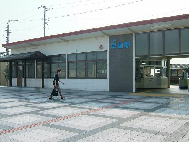 早島駅の駅舎