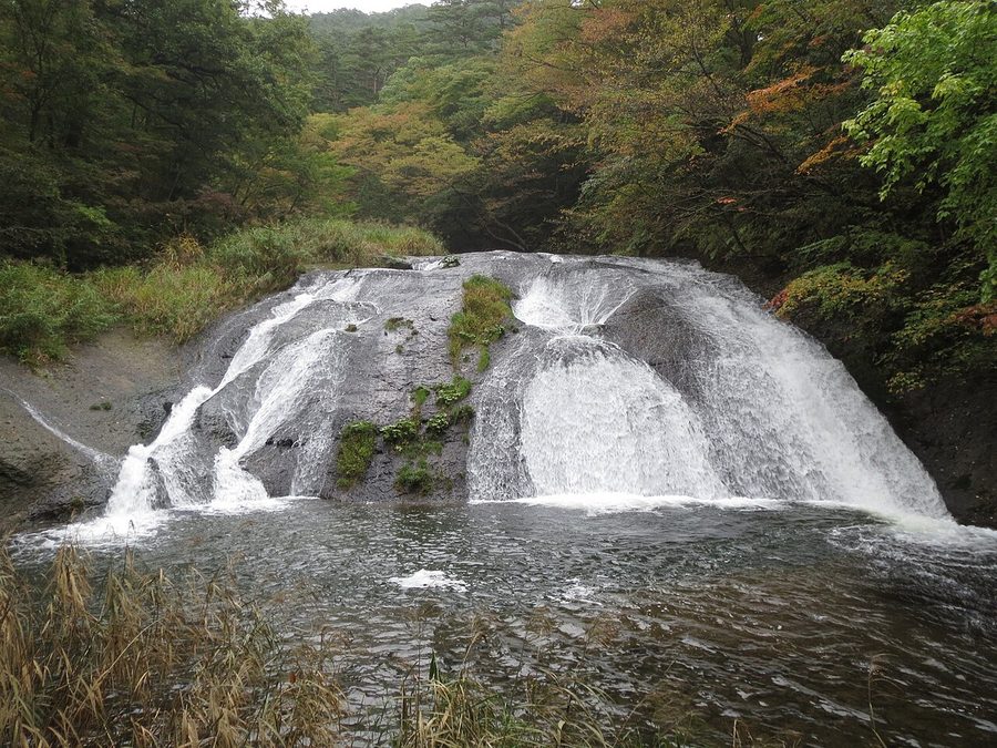 花巻市内にある釜淵の滝