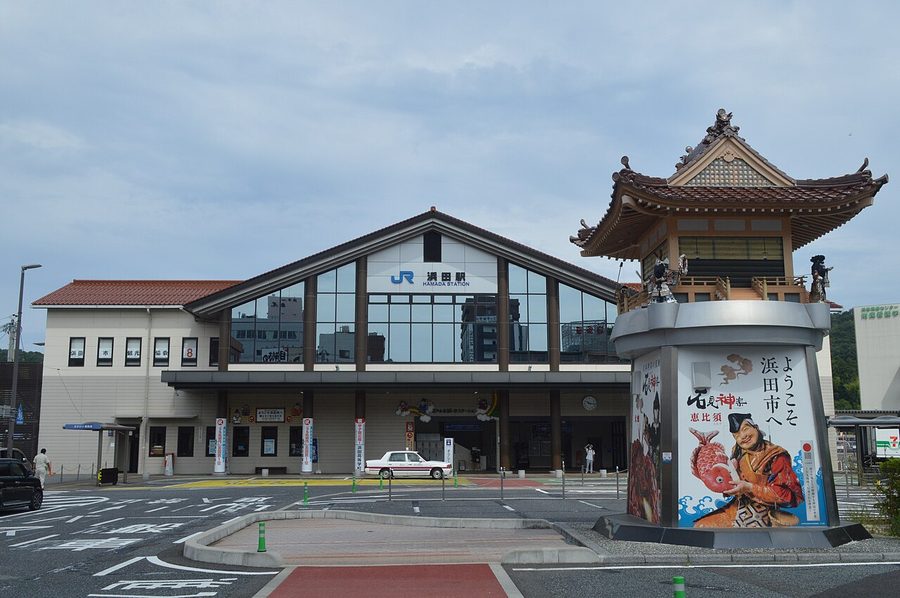 JR浜田駅前