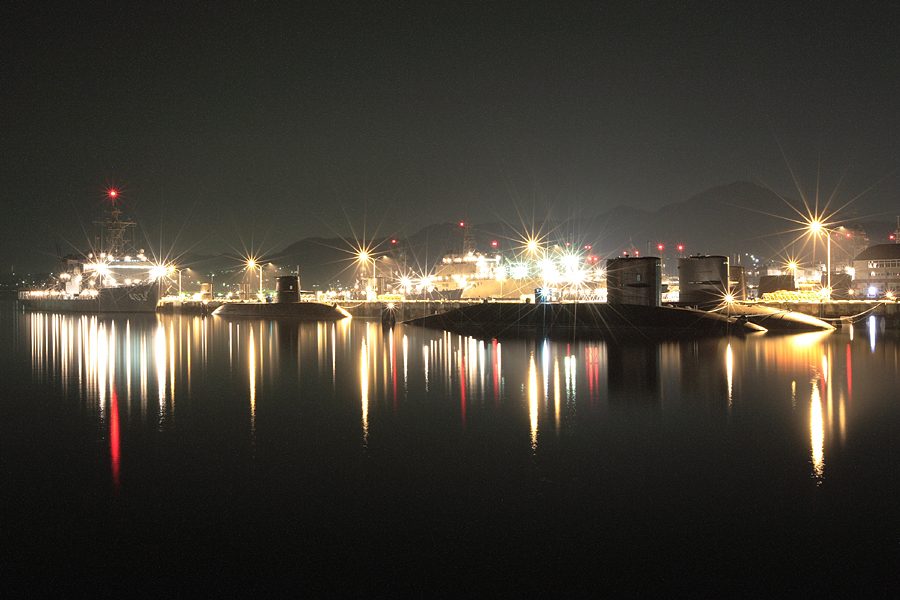 夜の呉基地(海上自衛隊)