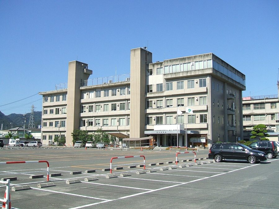 府中市役所の庁舎（耐震工事前に撮影されたもの）