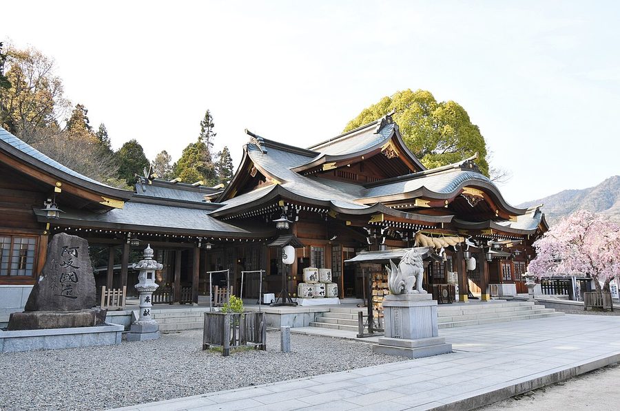 速谷神社の拝殿