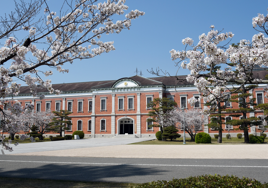 旧海軍兵学校（現在の海上自衛隊幹部候補生学校）の本館
