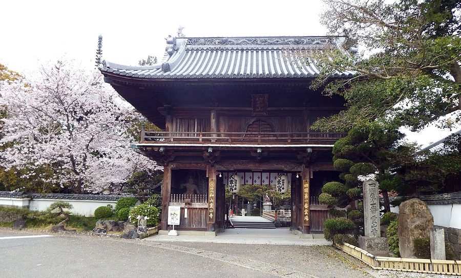 霊山寺の山門