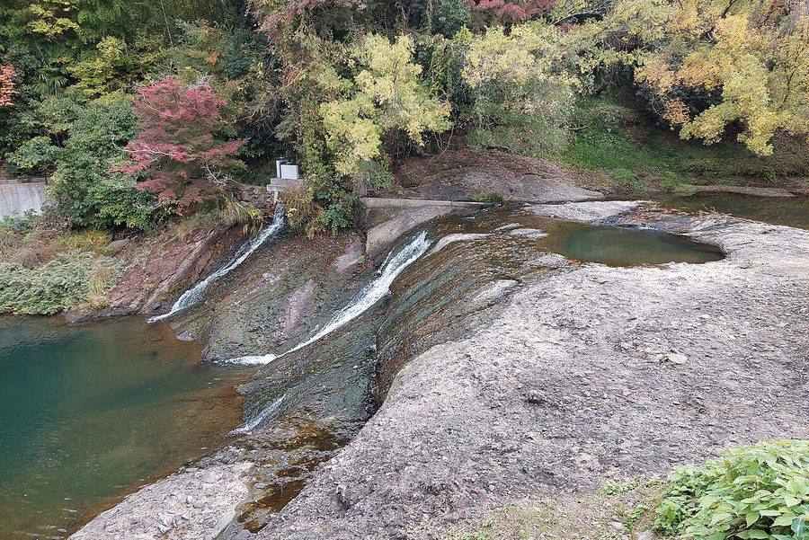 砥部衝上断層（砥部町岩谷口）