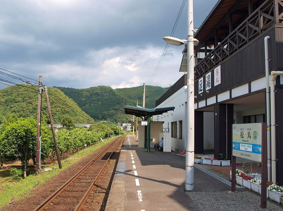 松丸駅のホーム