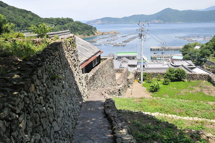 外泊の石垣の里を高台から見下ろした景観