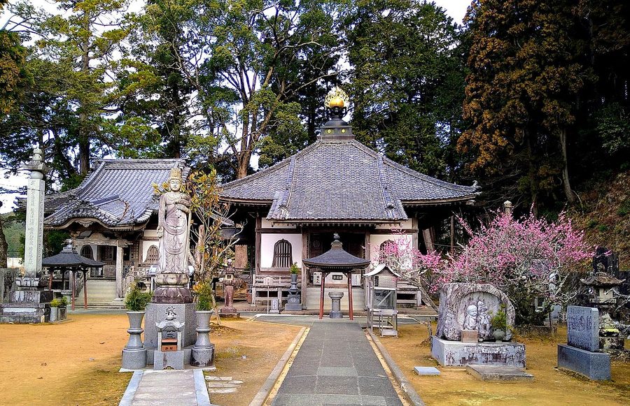 仏木寺の境内