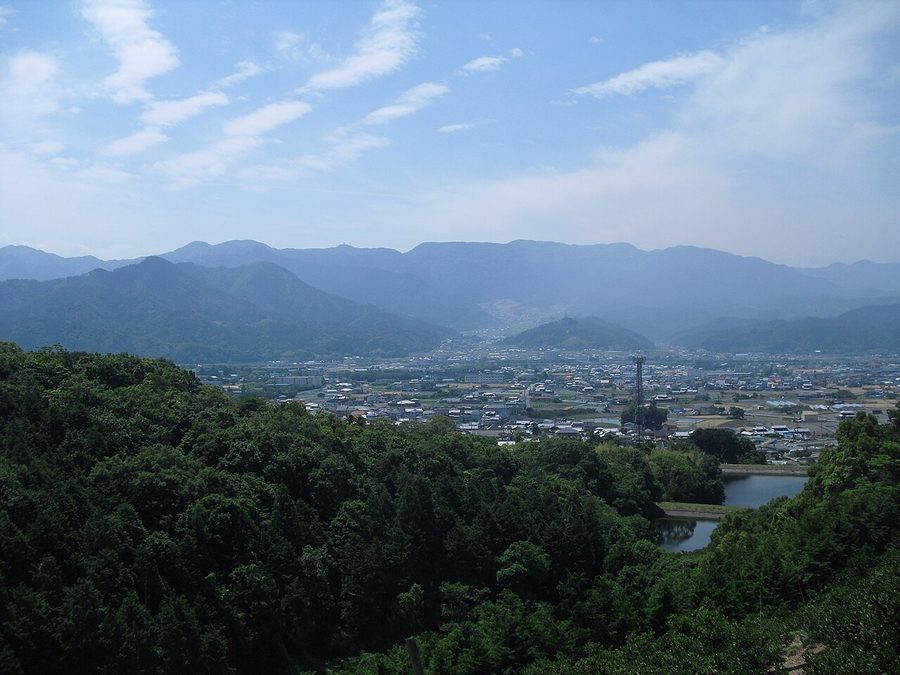 皿ヶ嶺を北から望む