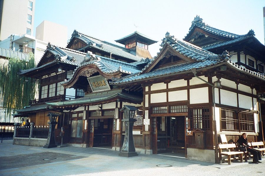 道後温泉本館の正面外観